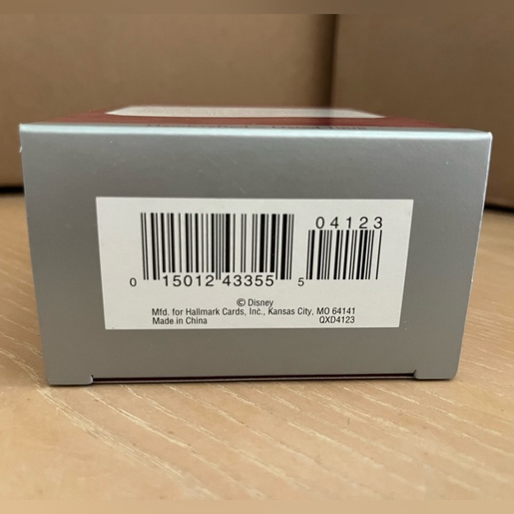 Hallmark Keepsake Ornament - Disney - Goofy Soccer Star - 1998 - Picture 5 of 8